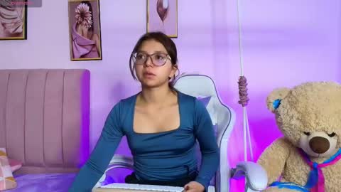 Snapshot of zoow_bluussh chatting on February 2026 12:12:01 PM Zoe online show from February 2026 12:12:01 PM