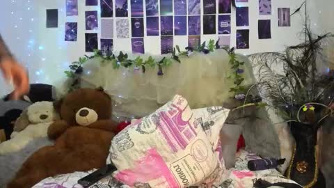 Snapshot of zoren333 chatting on January 2026 12:57:01 AM ZOREN online show from January 2026 12:57:01 AM