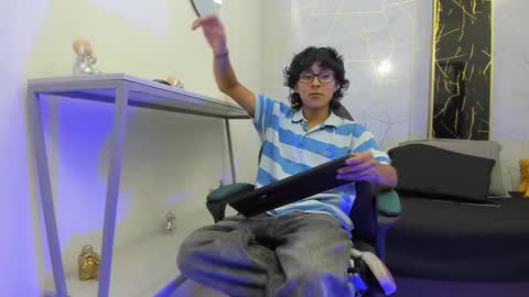     online show from December 2025 07:30:02 PM