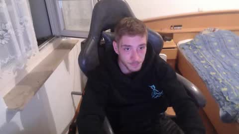 Snapshot of zuzmosfokafasz chatting on November 2025 09:26:02 PM Zuzmoe online show from November 2025 09:26:02 PM