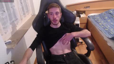 Zuzmoe online show from November 2025 10:20:02 PM