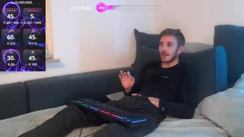 Zuzmoe online show from December 2025 10:27:02 PM