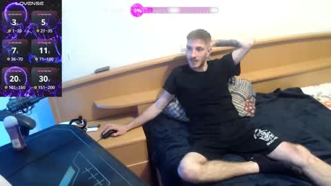 Zuzmoe online show from December 2025 10:17:02 PM