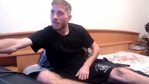 Zuzmoe online show from December 2025 10:07:01 PM