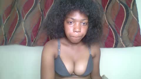 zyraelle_01 online show from April 2026 07:00:02 PM