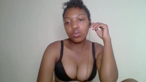 zyraelle_01 online show from May 2026 10:16:01 PM