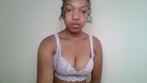 zyraelle_01 online show from May 2026 05:56:01 AM