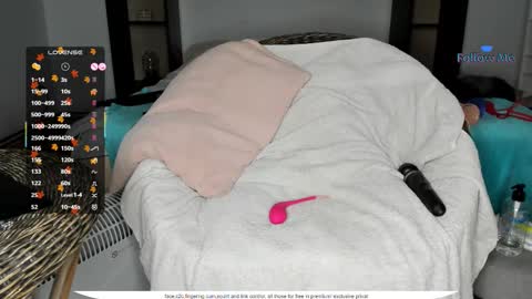 Snapshot of zzzbutterflyxxx chatting on October 2025 10:00:02 AM Miss Carla online show from October 2025 10:00:02 AM