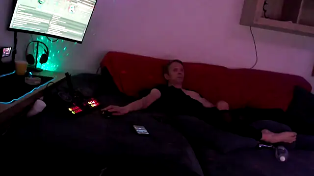 Snapshot of davidgntxxxxx chatting on November 2025 07:00:01 AM davidgntxxxxx online show from November 2025 07:00:01 AM