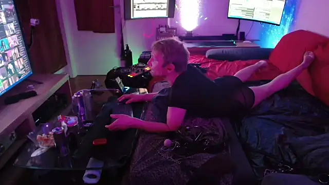 Snapshot of davidgntxxxxx chatting on December 2025 07:01:02 PM davidgntxxxxx online show from December 2025 07:01:02 PM