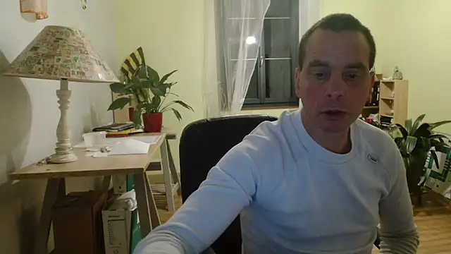Snapshot of cloupefun chatting on December 2024 04:09:01 AM cloupefun online show from December 2024 04:09:01 AM