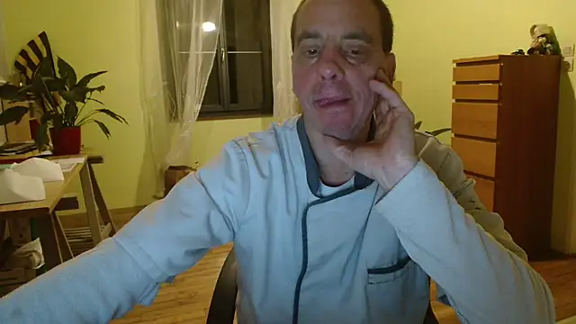 Snapshot of cloupefun chatting on December 2024 04:31:02 AM cloupefun online show from December 2024 04:31:02 AM