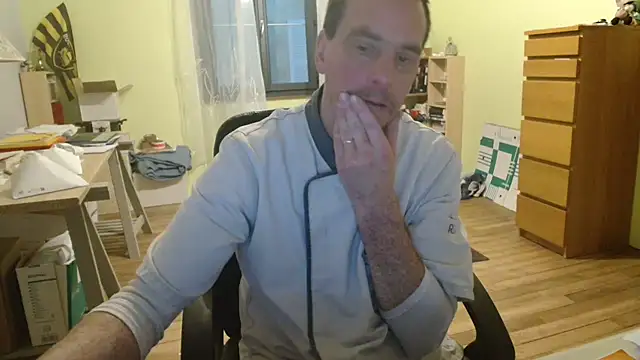 Snapshot of cloupefun chatting on December 2024 05:18:02 AM cloupefun online show from December 2024 05:18:02 AM