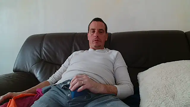 Snapshot of cloupefun chatting on October 2025 11:42:01 AM cloupefun online show from October 2025 11:42:01 AM