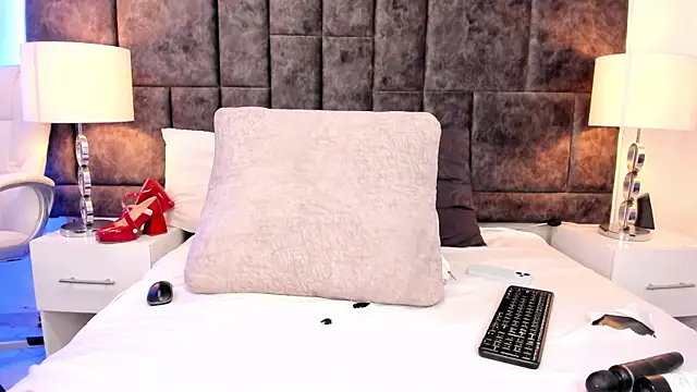 Petit-Rosse online show from January 2025 01:21:02 AM