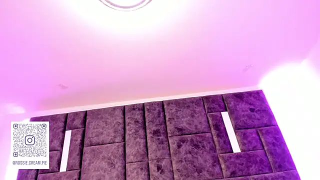 Petit-Rosse online show from March 2025 11:03:02 PM