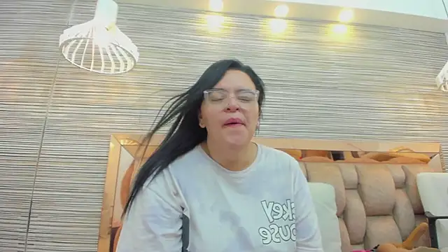 Snapshot of anette_cooper chatting on October 2025 04:02:02 AM anette cooper online show from October 2025 04:02:02 AM