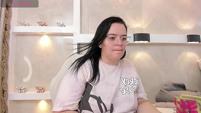 Snapshot of anette_cooper chatting on November 2025 03:29:02 AM anette cooper online show from November 2025 03:29:02 AM