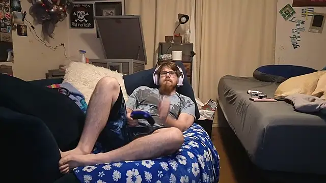 Snapshot of LovelyGreekDick6 chatting on October 2025 01:40:01 AM LovelyGreekDick6 online show from October 2025 01:40:01 AM