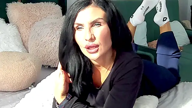 Snapshot of XeniaBlu chatting on November 2025 10:38:02 AM XeniaBlu online show from November 2025 10:38:02 AM