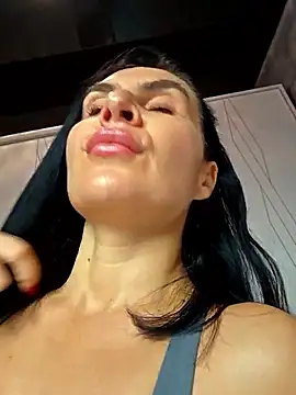 Snapshot of XeniaBlu chatting on November 2025 07:40:01 AM XeniaBlu online show from November 2025 07:40:01 AM