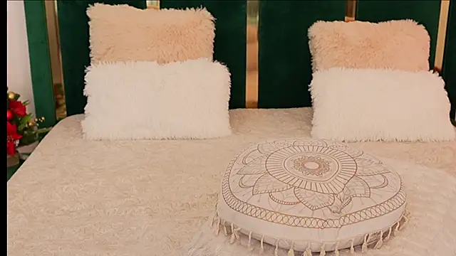 Snapshot of XeniaBlu chatting on December 2025 12:21:02 PM XeniaBlu online show from December 2025 12:21:02 PM