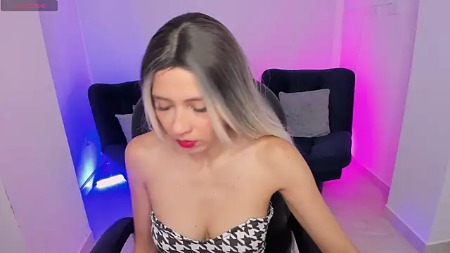 Snapshot of emilly_smith_1 chatting on May 2026 08:09:02 AM emilly smith 1 online show from May 2026 08:09:02 AM