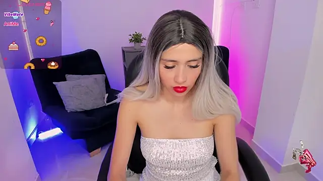 Snapshot of emilly_smith_1 chatting on May 2026 12:53:02 PM emilly smith 1 online show from May 2026 12:53:02 PM