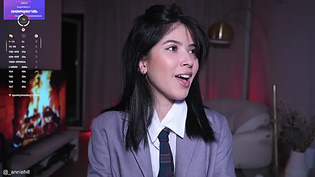 Snapshot of anniehillofficial chatting on October 2025 08:40:02 PM anniehillofficial online show from October 2025 08:40:02 PM