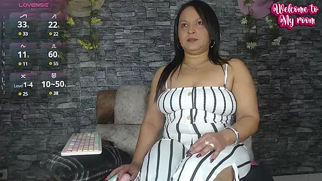 Snapshot of Danna_Paolaa_ chatting on February 2025 02:05:02 AM Danna Paolaa online show from February 2025 02:05:02 AM