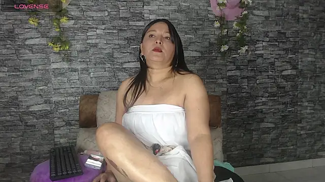 Snapshot of Danna_Paolaa_ chatting on October 2025 05:30:01 AM Danna Paolaa online show from October 2025 05:30:01 AM