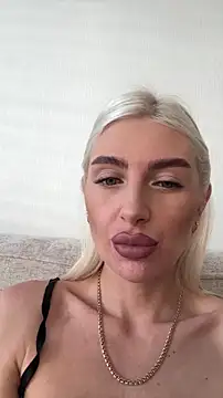 Mia Roxie online show from October 2025 02:52:01 AM