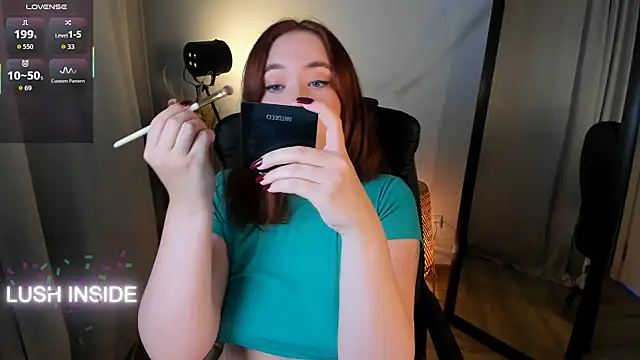 Pretty Alison online show from November 2025 02:17:02 PM