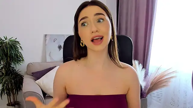 Snapshot of GracefulLook chatting on February 2025 09:42:01 AM GracefulLook online show from February 2025 09:42:01 AM