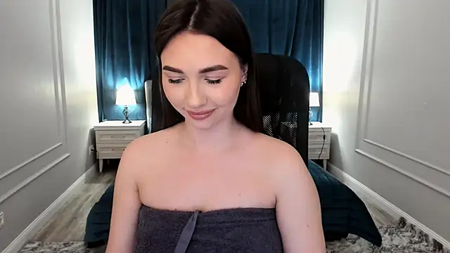 Snapshot of GracefulLook chatting on February 2025 10:42:01 PM GracefulLook online show from February 2025 10:42:01 PM