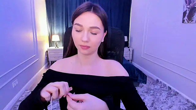 Snapshot of GracefulLook chatting on March 2025 10:05:01 AM GracefulLook online show from March 2025 10:05:01 AM