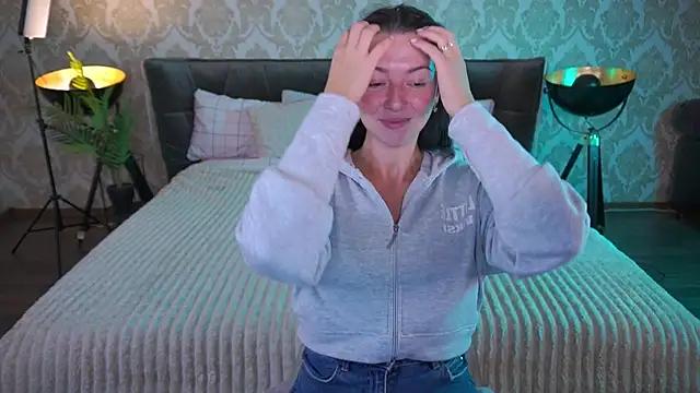 EmilyHalls online show from September 2025 06:02:01 AM