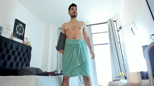 JohanyLatino online show from March 2025 06:19:01 PM