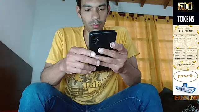 Snapshot of JohanyLatino chatting on May 2026 10:47:01 PM JohanyLatino online show from May 2026 10:47:01 PM