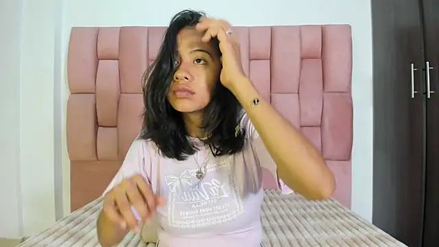 JuliKim  online show from October 2025 12:39:01 PM