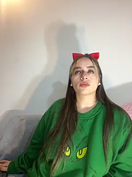 Natalia Suarez online show from November 2025 02:34:01 AM