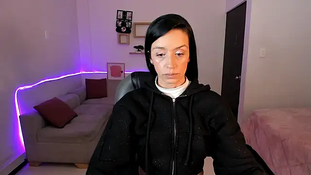 Kristen Garner online show from December 2025 07:21:01 PM