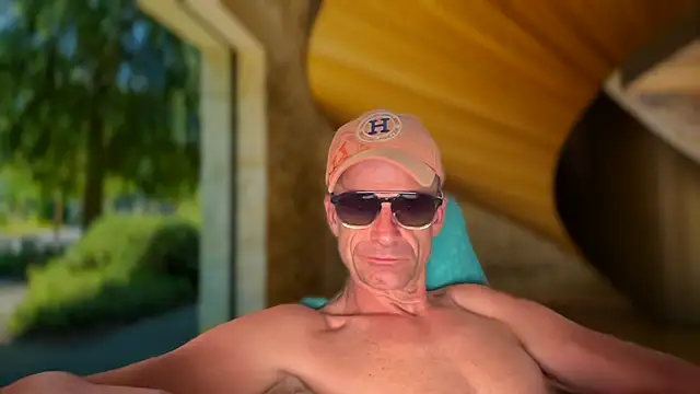 Snapshot of Amsterdaman chatting on July 2026 06:32:01 PM Amsterdaman online show from July 2026 06:32:01 PM