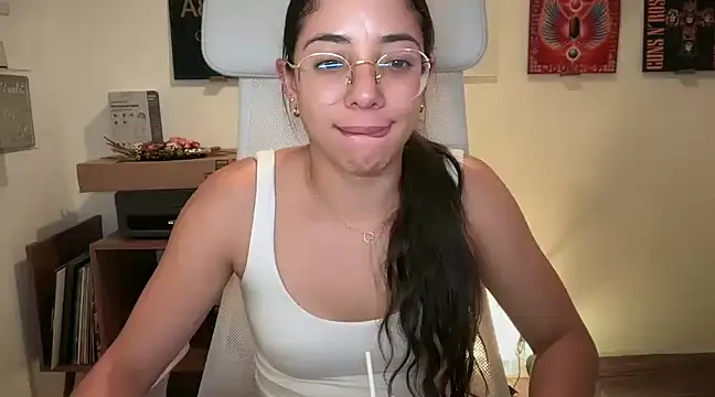 Snapshot of adriana__sosa_ chatting on January 2025 11:17:02 PM adriana sosa online show from January 2025 11:17:02 PM