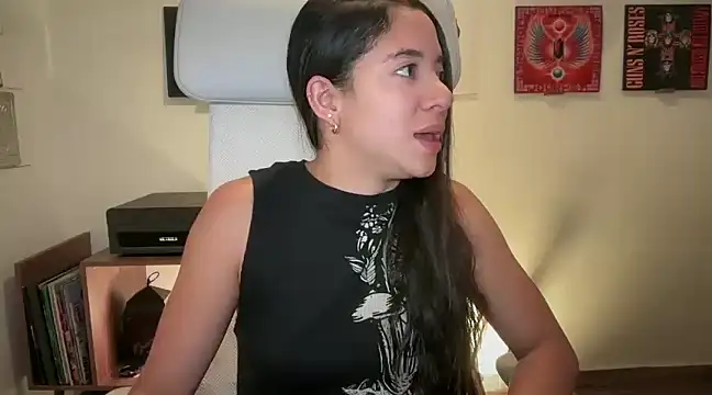 Snapshot of adriana__sosa_ chatting on February 2025 11:17:01 PM adriana sosa online show from February 2025 11:17:01 PM