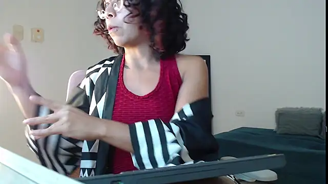 Snapshot of Putaku_San chatting on March 2025 04:57:02 AM Putaku San online show from March 2025 04:57:02 AM