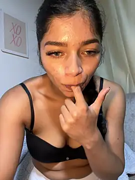 Snapshot of AgathaGeorgiou chatting on April 2026 10:37:02 PM AgathaGeorgiou online show from April 2026 10:37:02 PM