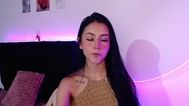 Snapshot of Coralinnee_ chatting on March 2025 03:47:01 AM Coralinnee online show from March 2025 03:47:01 AM