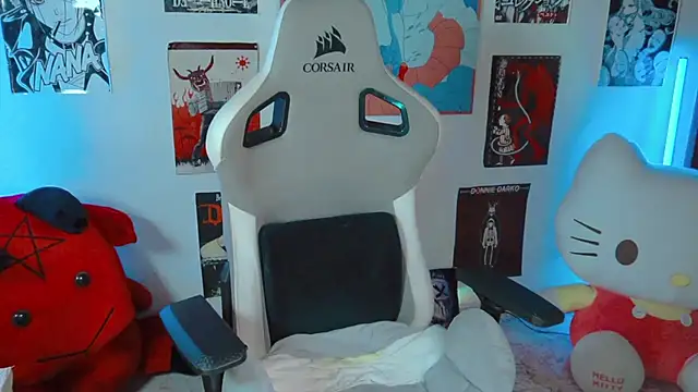 Snapshot of Deadly_Doll chatting on November 2025 08:18:01 PM Deadly Doll online show from November 2025 08:18:01 PM