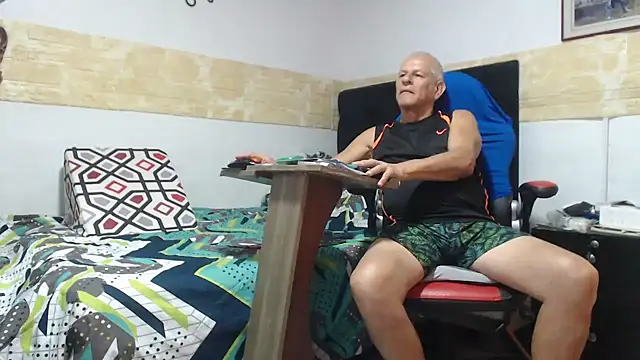 VALENTINO1983  online show from November 2025 02:45:01 AM